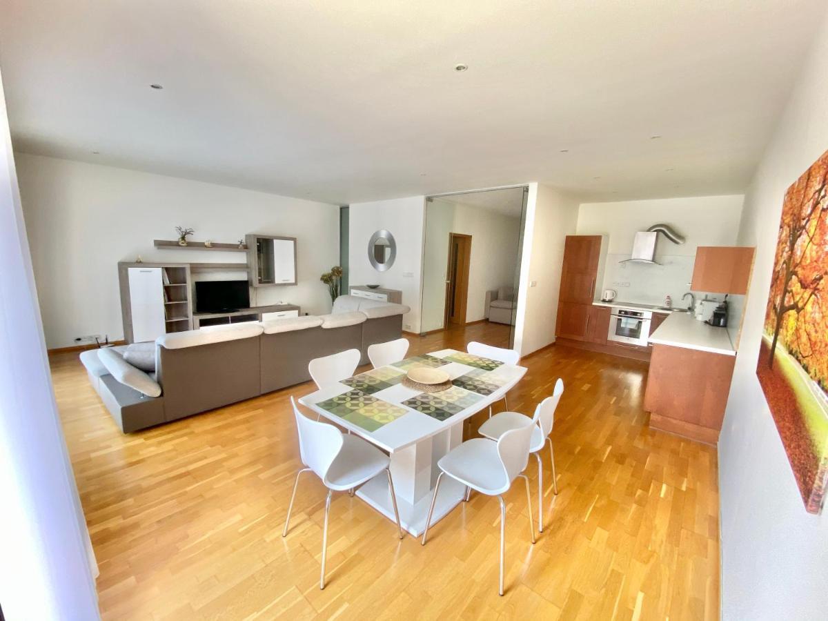 Apartment Korunni Dvur, 2 Free Parkings Praga Exterior foto