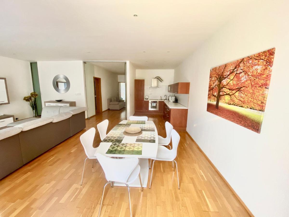 Apartment Korunni Dvur, 2 Free Parkings Praga Exterior foto